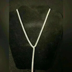 Silver-Tone Rhinestone Necklace very elegant chic formal shiny